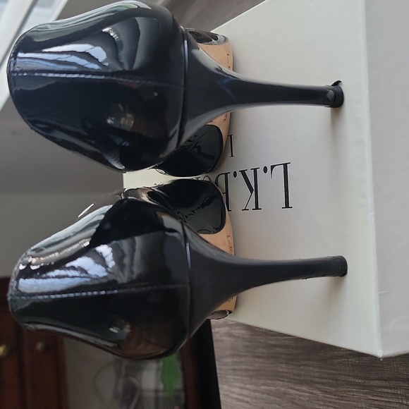 LK Bennett "Shilo" pumps in black patent leather, size 39-1/2 (US Size 9) - Picture 4 of 8